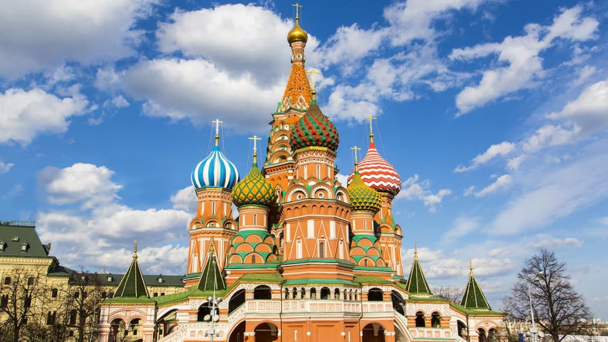 Russia's Garantex Shuts Down as Tether Freezes $28M in USDT - Coinstrs